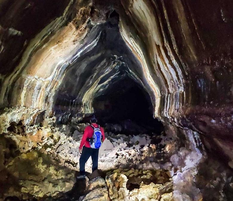 Fars province cave  tours